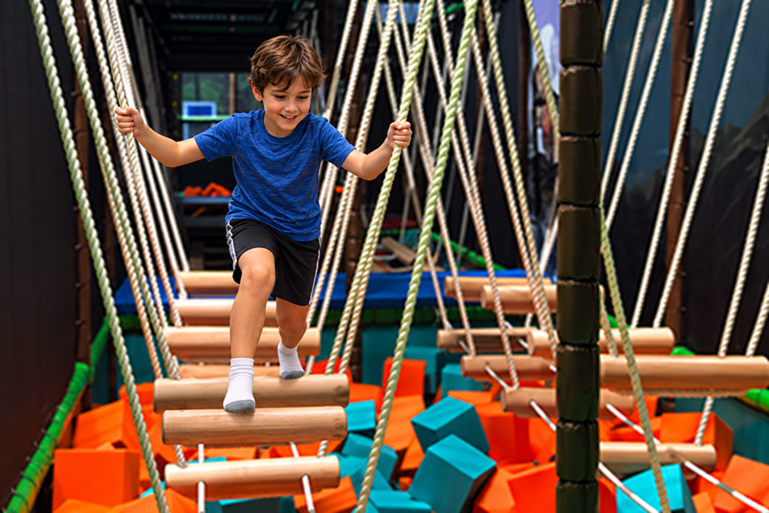 A child using the Ninja Warrior course at Dinos Legeland Ørestad